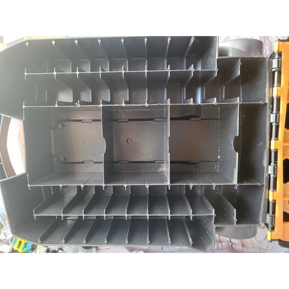 Hot Wheels 100 Car Rolling Storage Case, Retractable Handle + 11 Random Cars - Picture 7 of 12